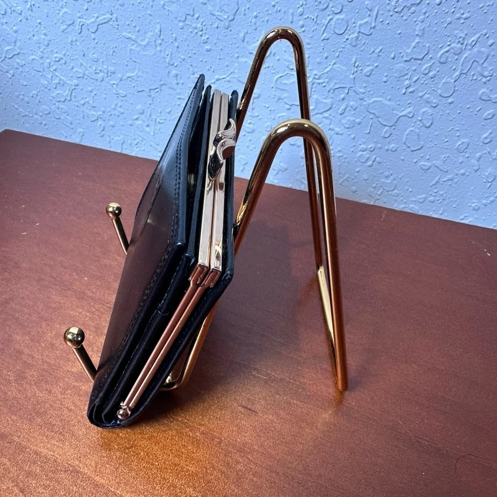 AUTH GIVENCHY VINTAGE LOGO
LEATHER COMPACT WALLET PREOWNED BLACK - Picture 3 of 9